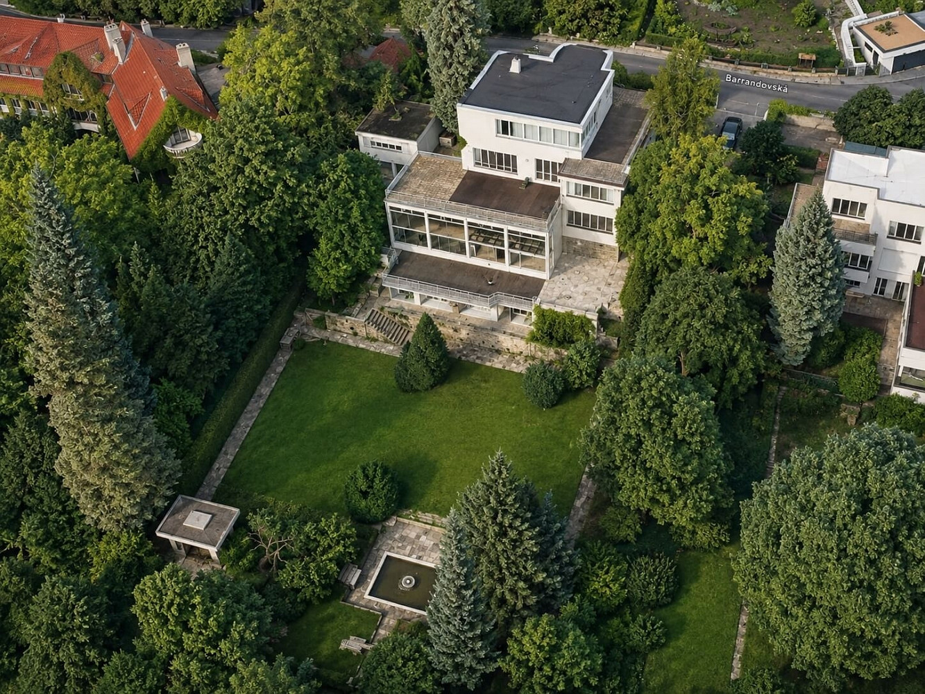 Pronájem domu 1 200 m² s pozemkem 3 532 m² – fotografie 2