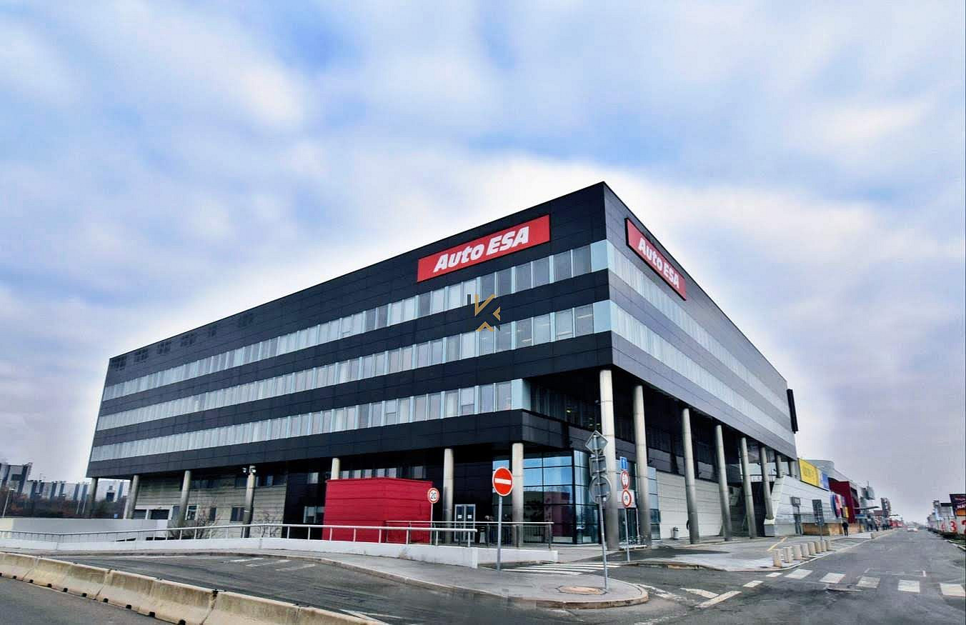Pronájem kanceláře 674 m²