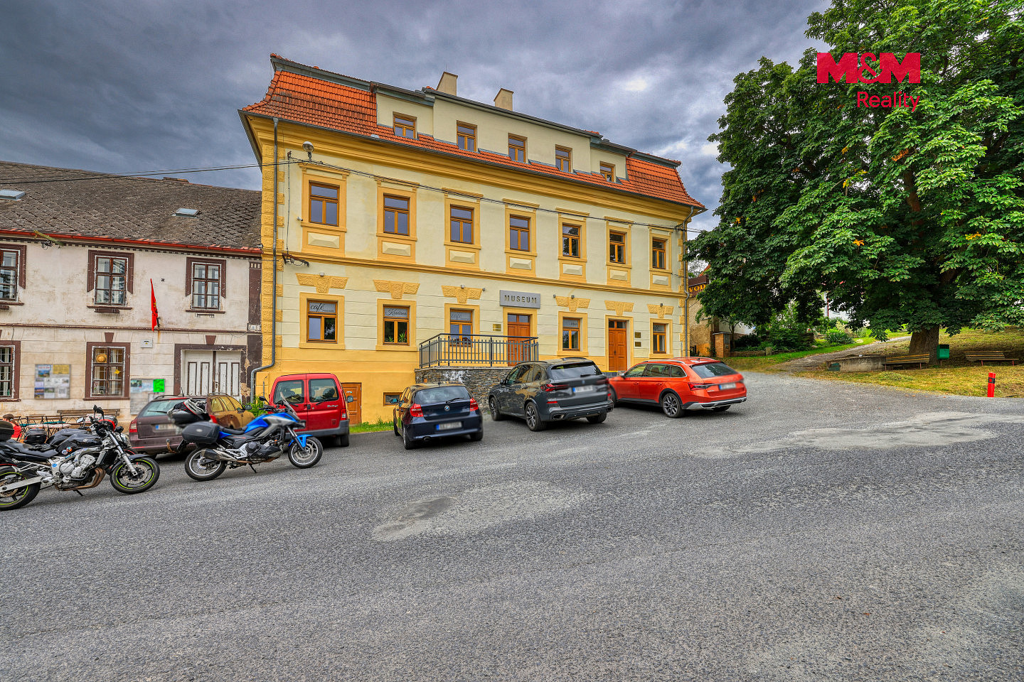 Prodej domu 1 250 m² s pozemkem 2 106 m² — photo 2