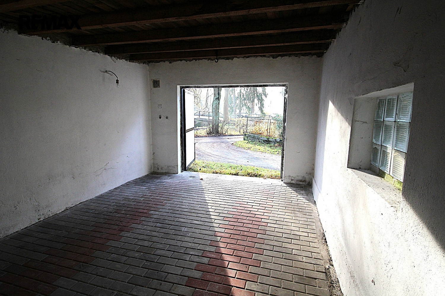 Prodej garáže 24 m², Desná, ulice Schindlerova – pohled 2