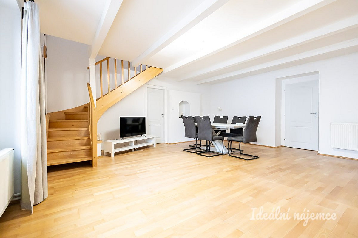 Pronájem domu 140 m² s pozemkem 103 m²