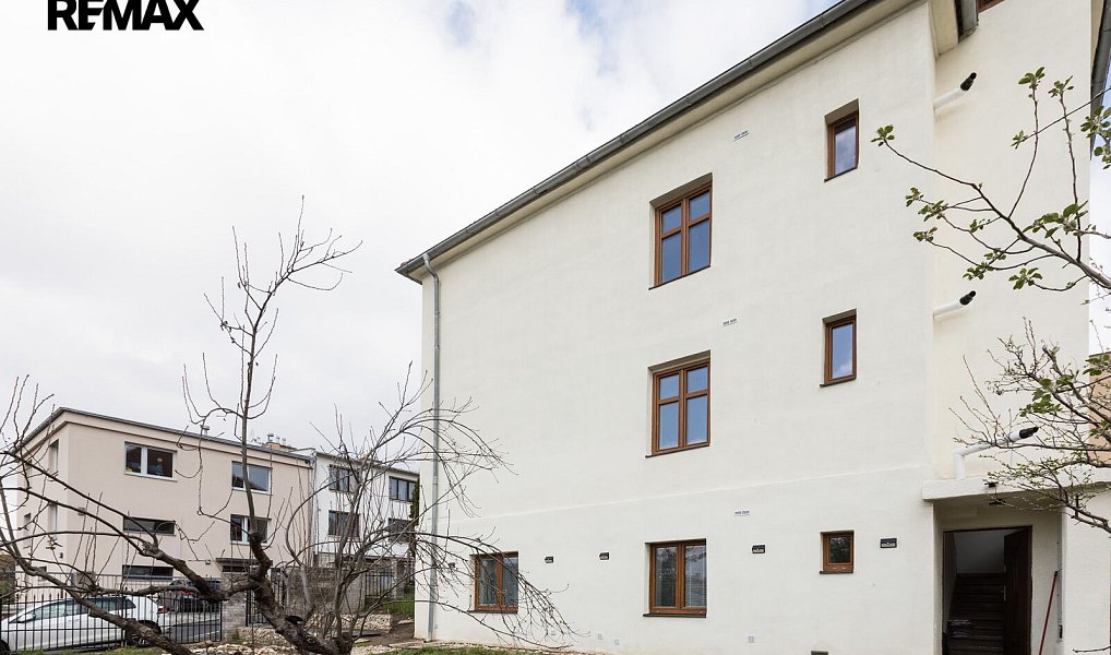 Prodej domu 207 m² s pozemkem 450 m², Praha – fotka 1 z 33
