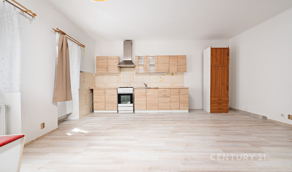 Prodej domu 143 m² s pozemkem 321 m², Žlutice – náhled fotky 2
