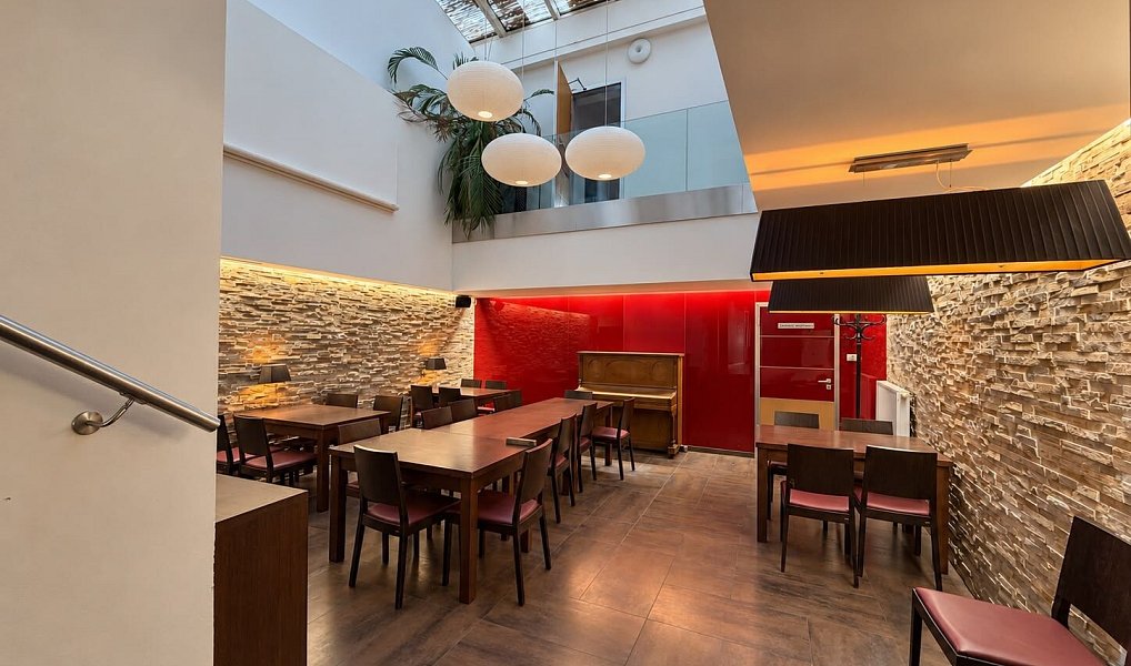 Pronájem restaurace 229 m², Louny – náhled fotky 2