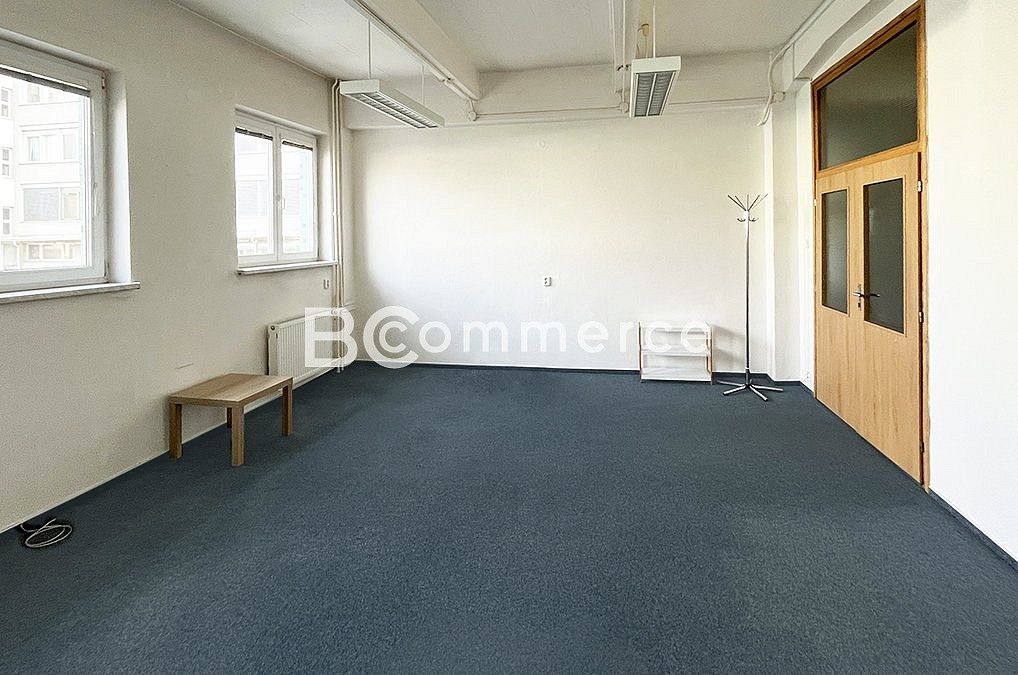 Pronájem kanceláře 30 m² – fotografie 4
