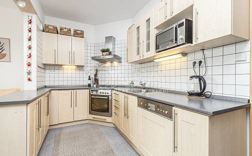Prodej bytu 3+kk 81 m², U Dráhy, Chýně, okres Praha-západ