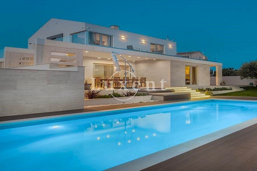 Prodej domu 220 m² s pozemkem 870 m²