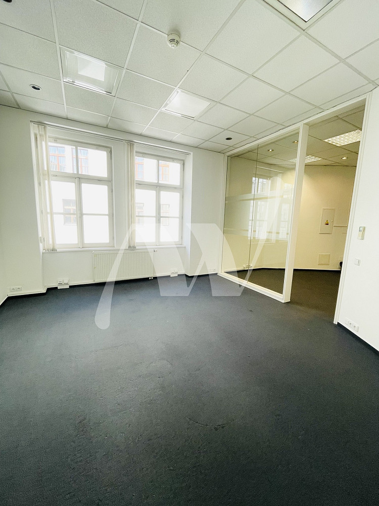 Pronájem kanceláře 142 m² — photo 4
