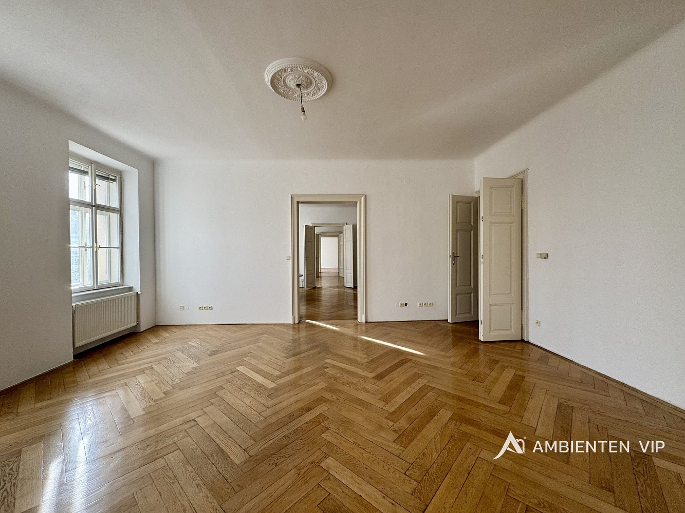 Pronájem kanceláře 316 m² – fotografie 3