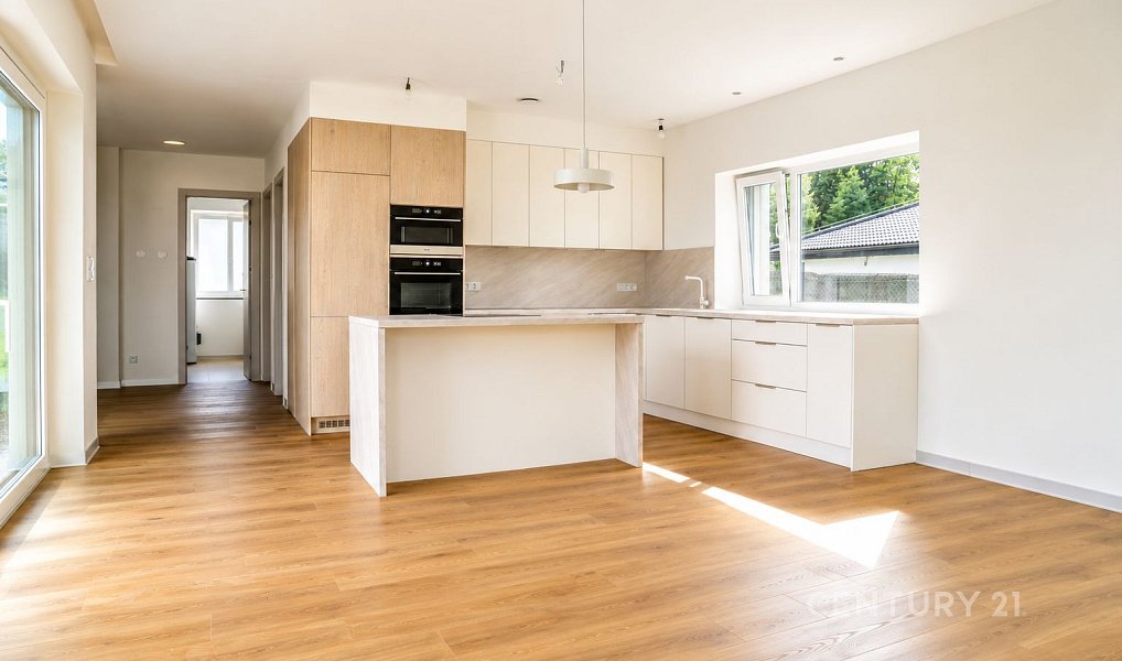 Pronájem domu 236 m² s pozemkem 1 500 m², Benešov – náhled fotky 15