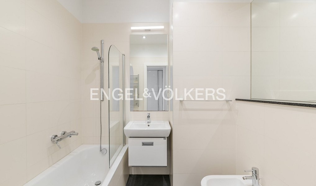Pronájem bytu 6+kk 204 m², Praha – náhled fotky 15