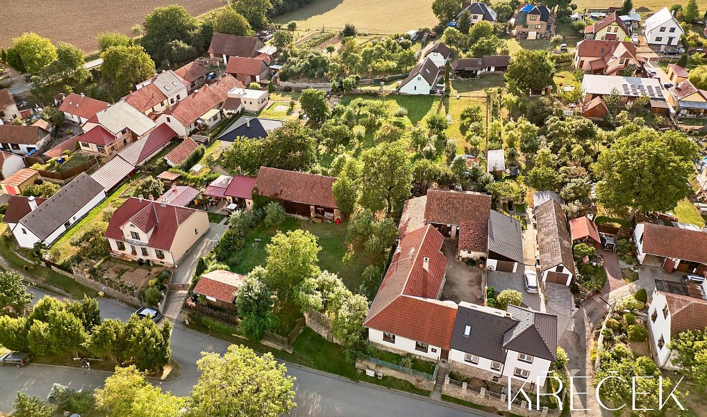 Prodej stavebního pozemku 1 792 m², Kaly – náhled fotky 4