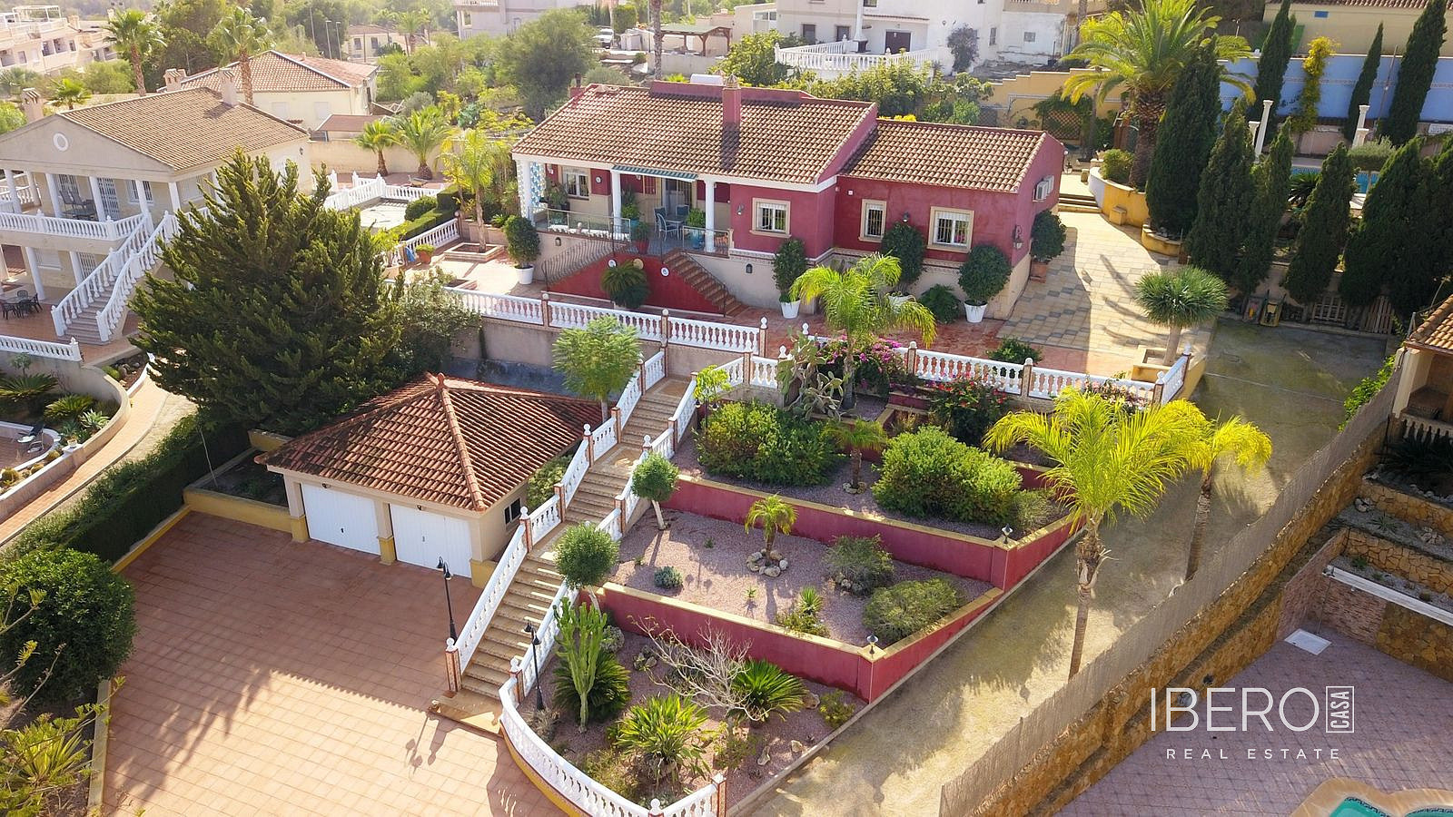 Prodej domu 264 m² s pozemkem 1 935 m²
