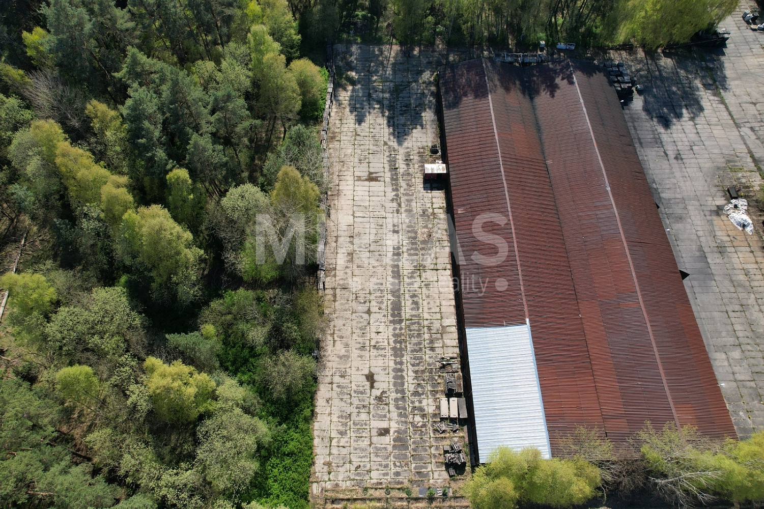 Pronájem komerčního pozemku 1 800 m² – fotografie 2
