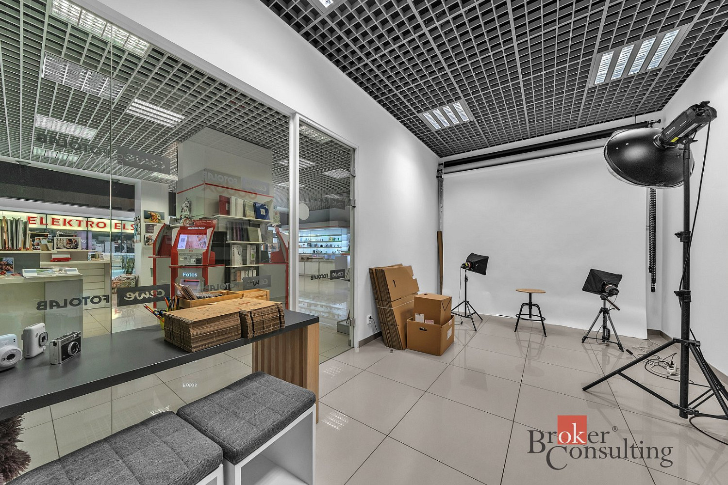 Pronájem komerční, 190.6 m², Hradec KrálovéDukelská třída – pohled 4