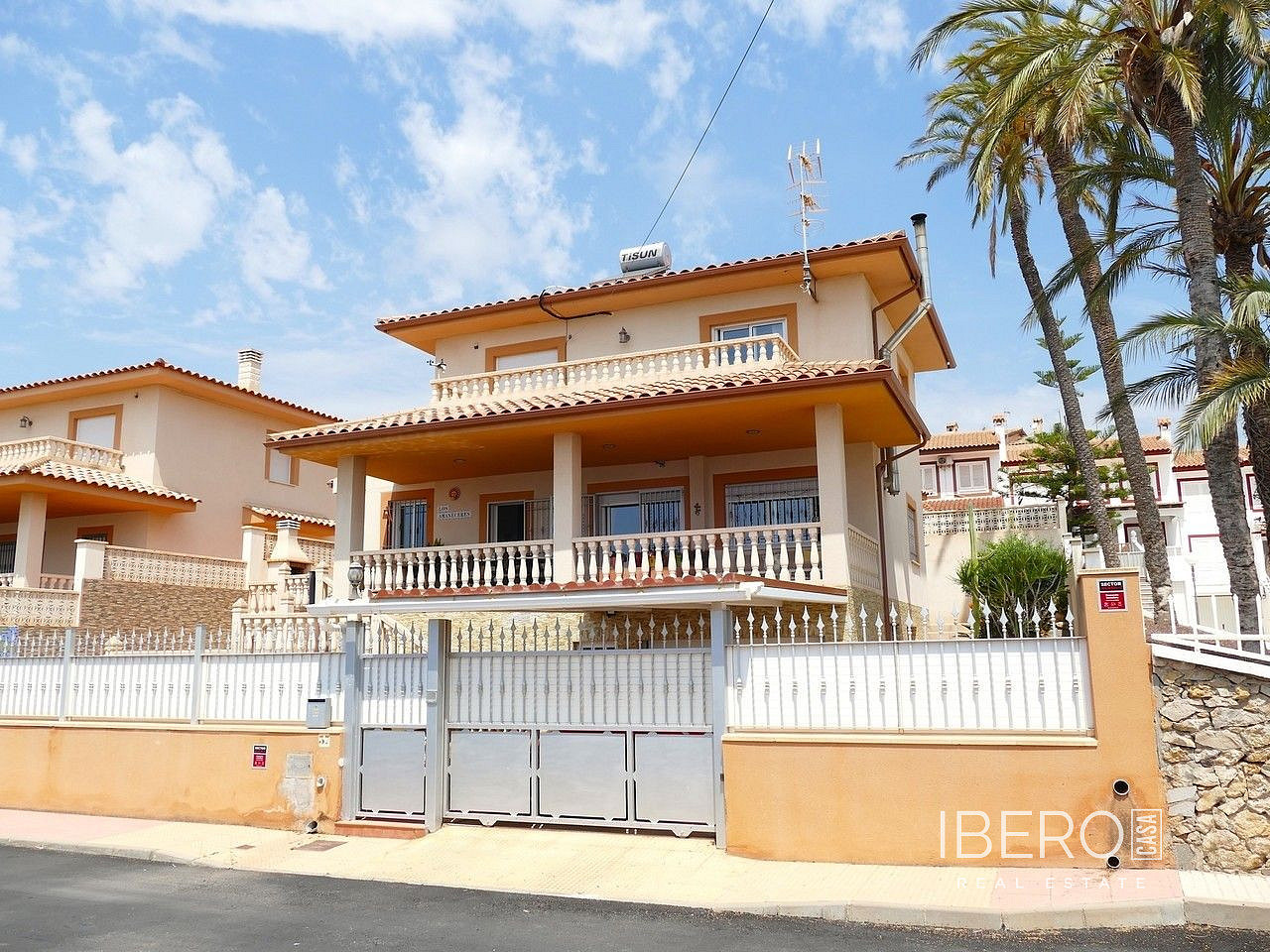 Prodej domu 220 m² s pozemkem 317 m² - Vista 2