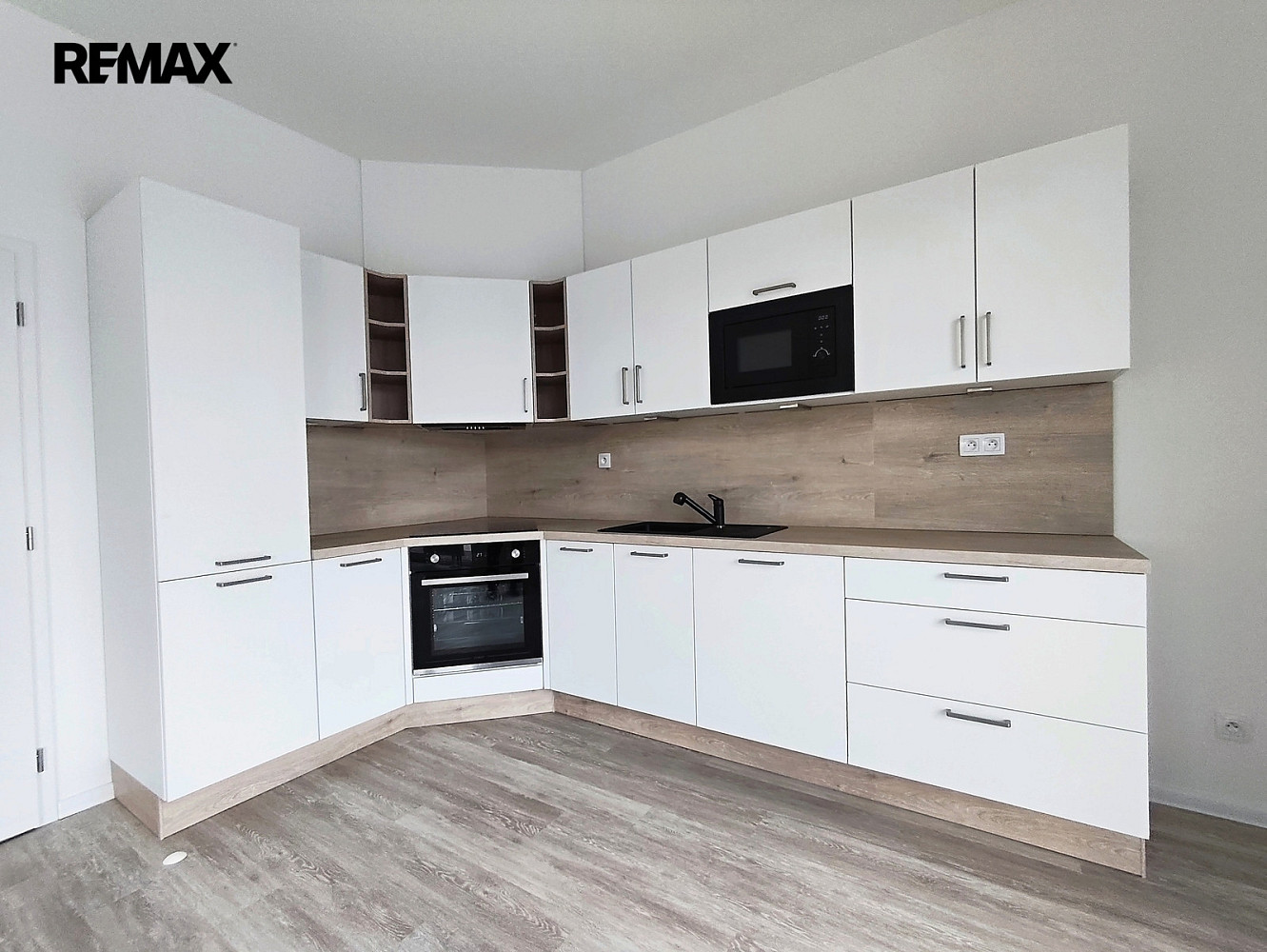 Pronájem bytu 3+kk 104 m² – fotografie 2