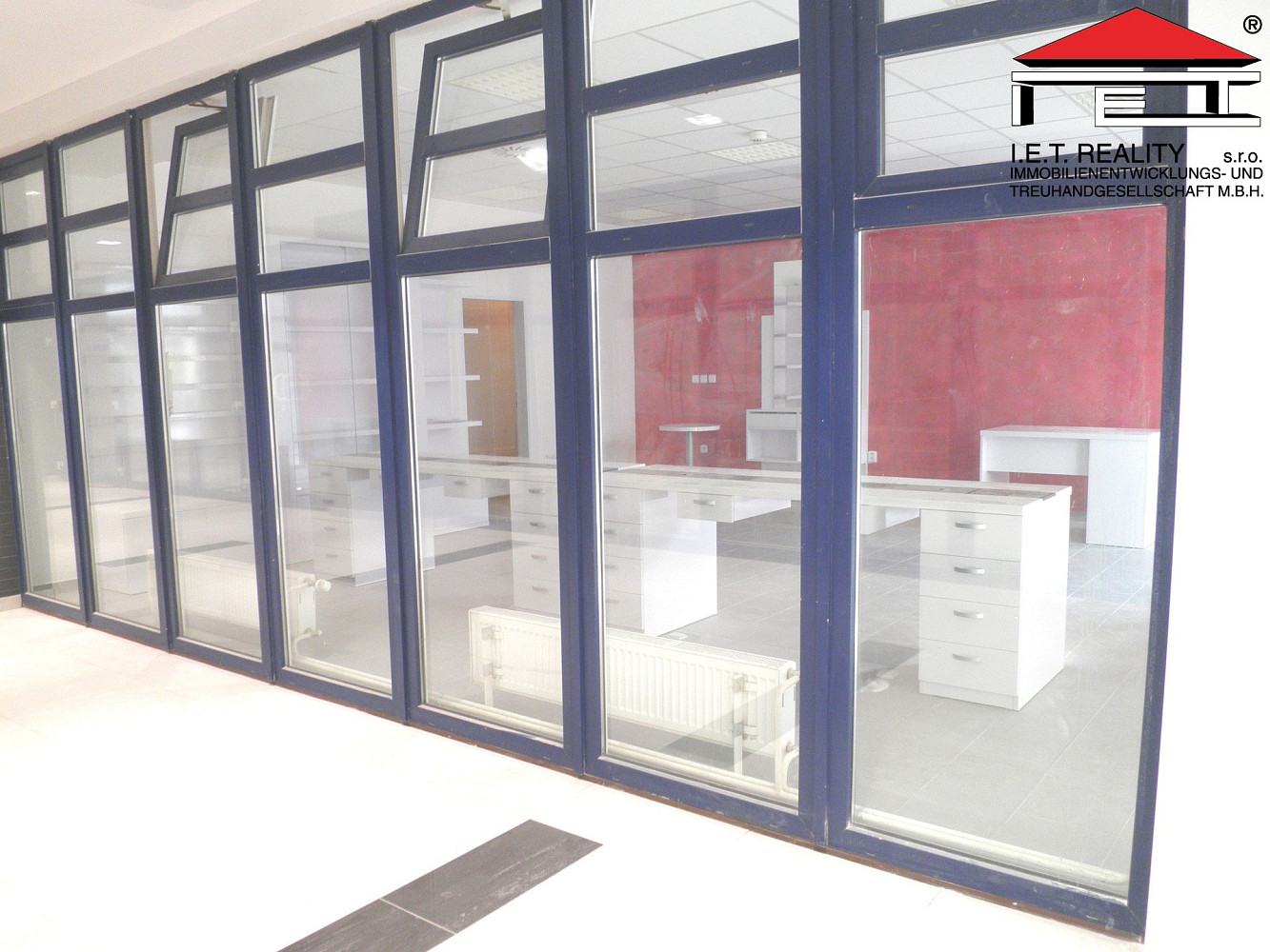 Pronájem obchodních prostor 55 m² — photo 3