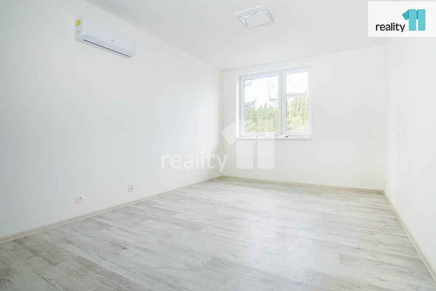 Pronájem bytu 1+kk 25 m² – fotografie 4