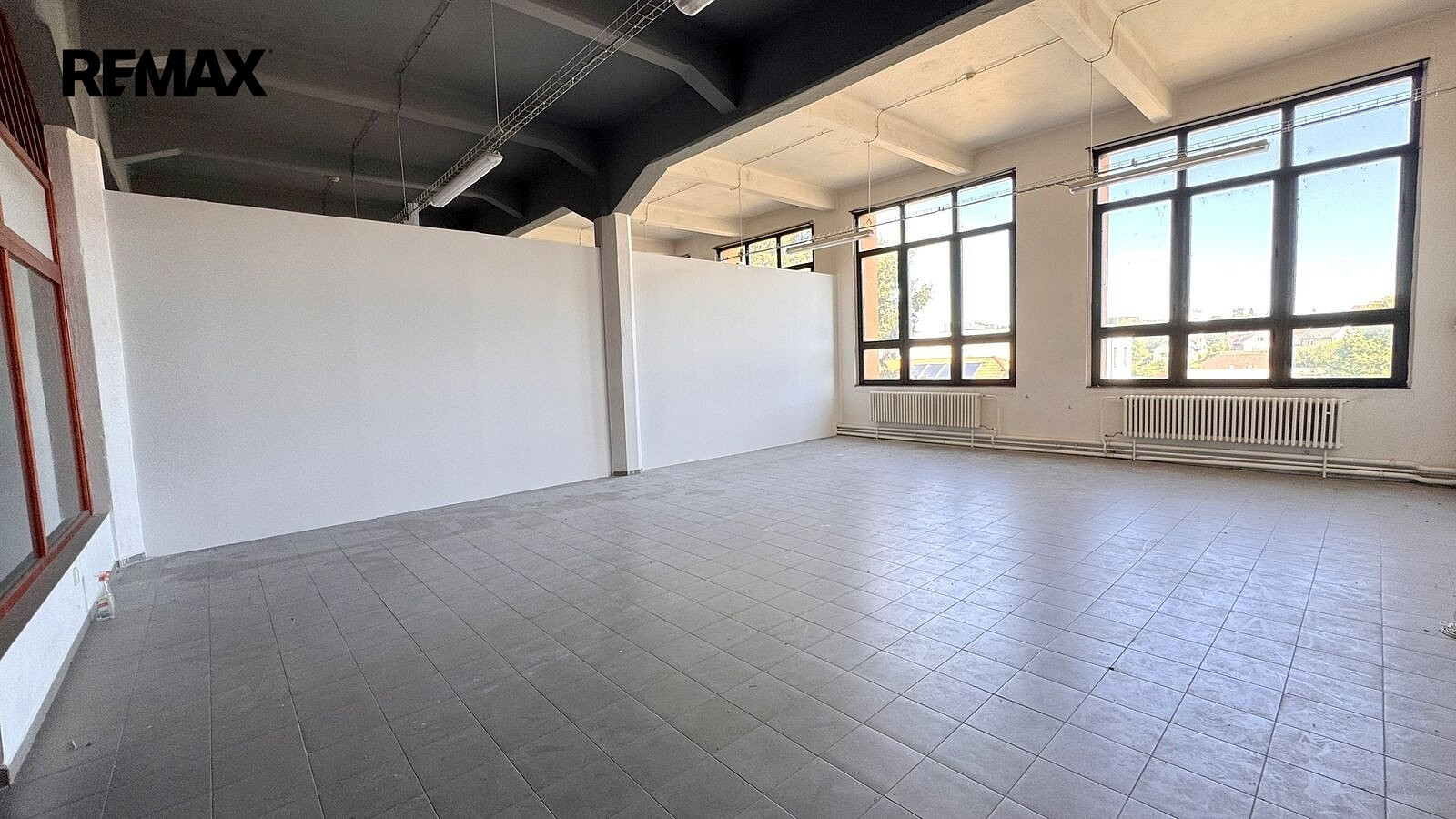 Pronájem obchodních prostor 84 m² – fotografie 3