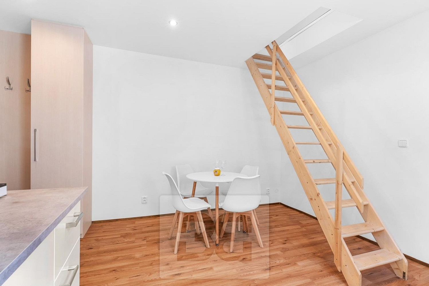 Pronájem bytu 2+kk 40 m² – fotografie 3