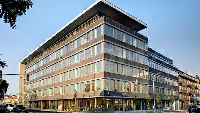 Pronájem kanceláře 570 m²