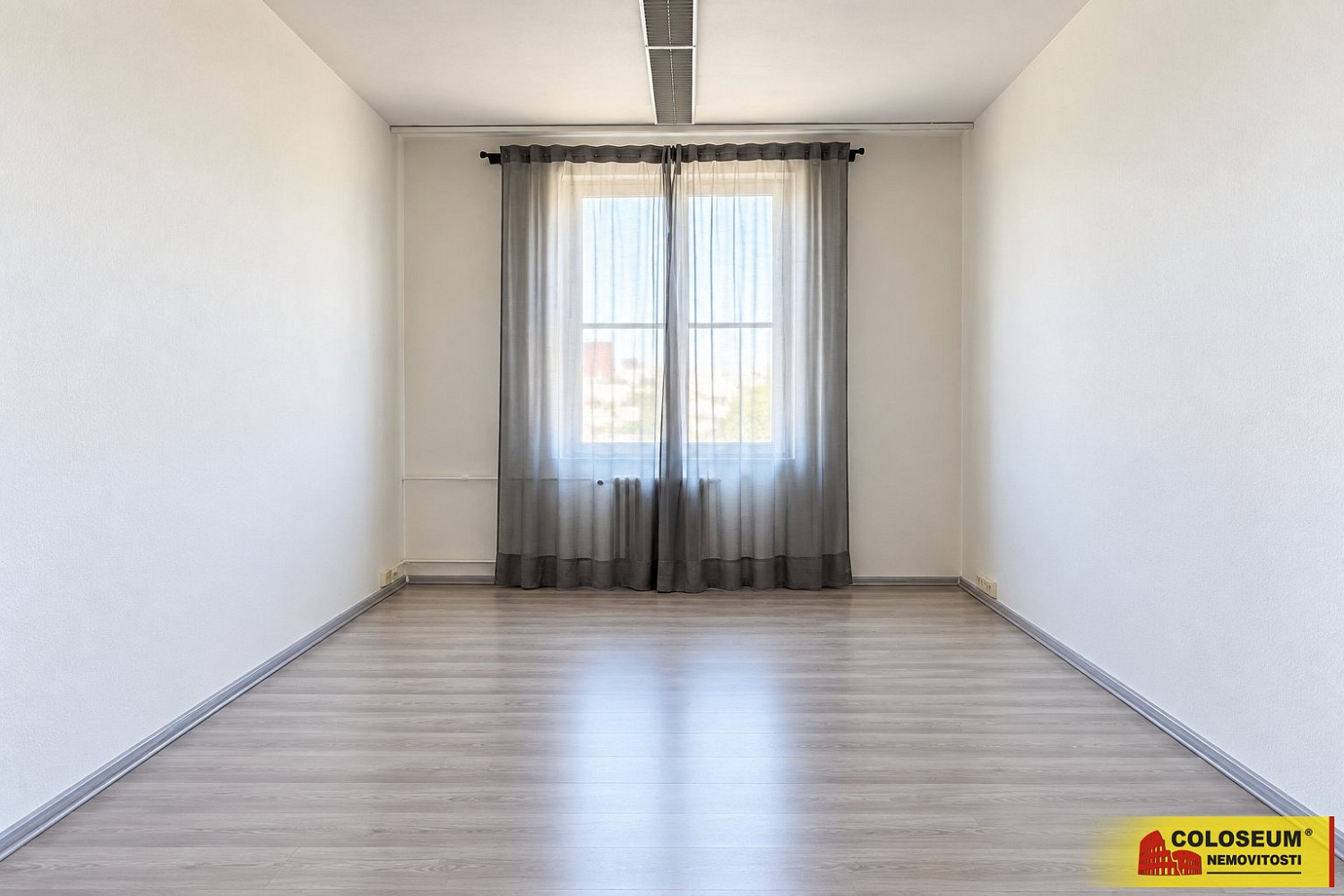 Pronájem kanceláře 24 m² – fotografie 3
