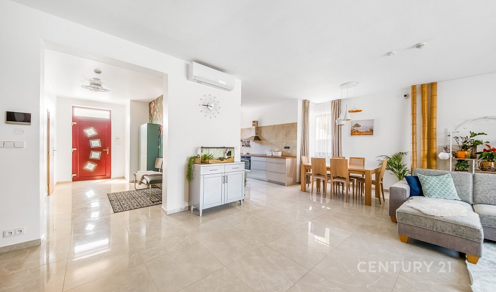 Pronájem domu 246 m² s pozemkem 1 219 m², Bašť – náhled fotky 3