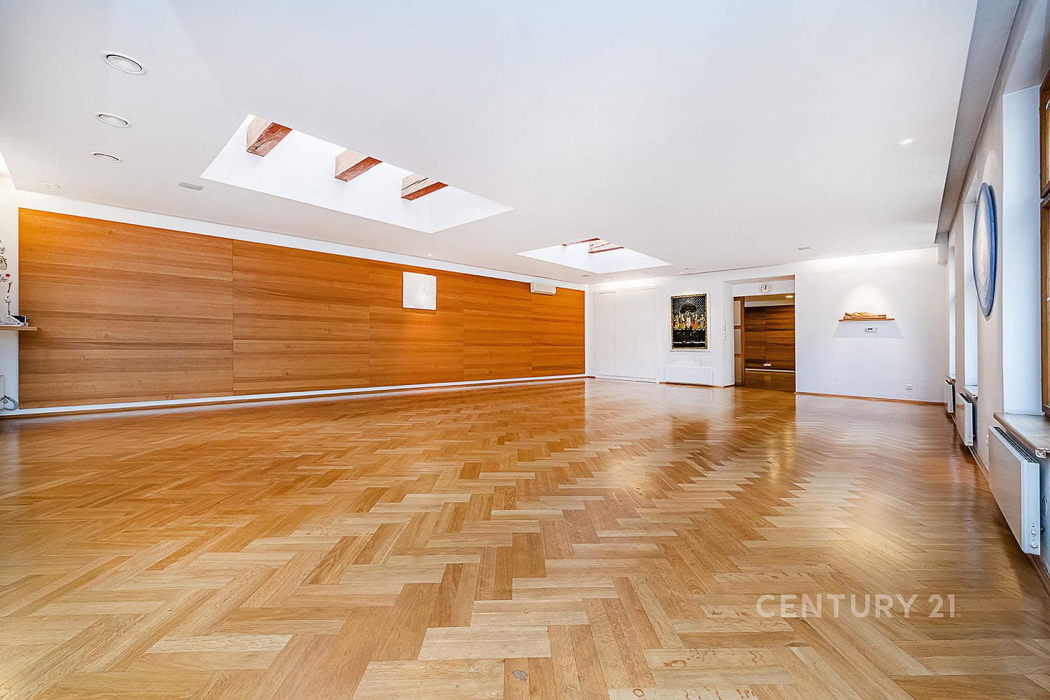 Pronájem komerčního objektu (jiného typu) 200 m² — photo 3