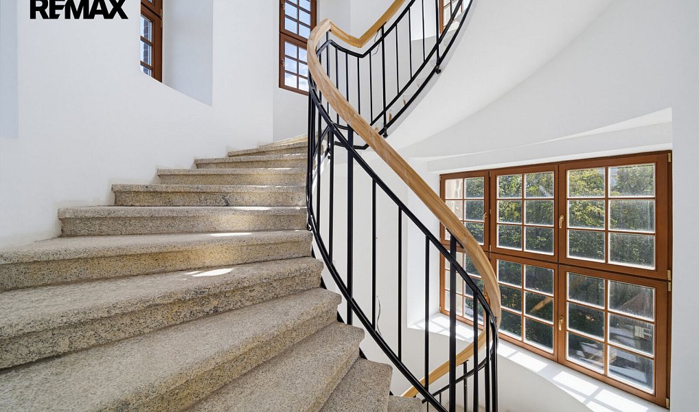 Prodej ubytovacího objektu 1 500 m², Karlovy Vary – náhled fotky 30