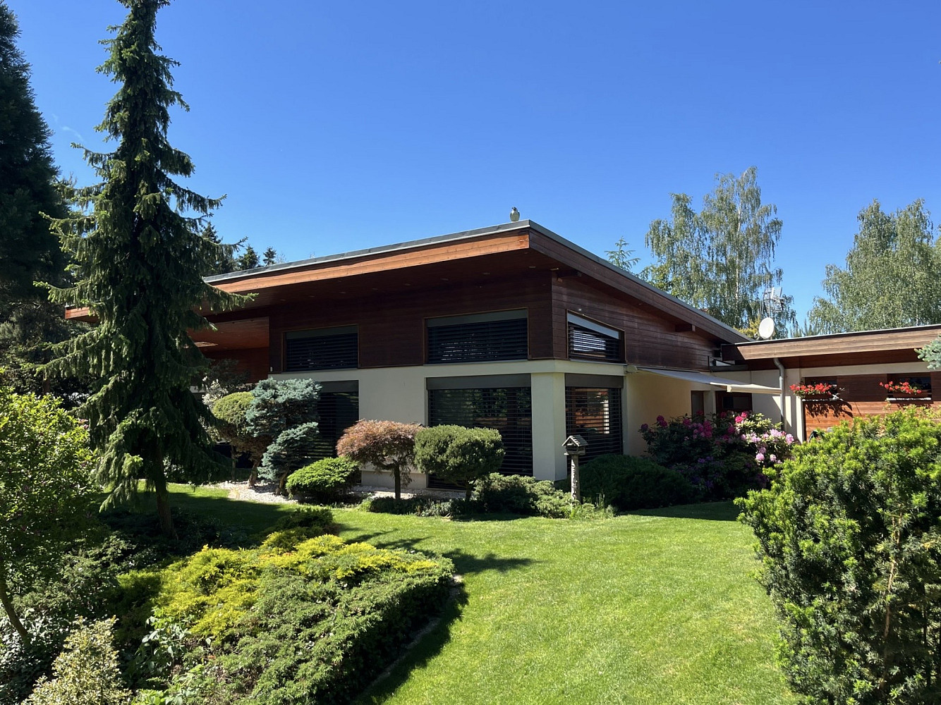 Prodej domu 380 m² s pozemkem 2 153 m²