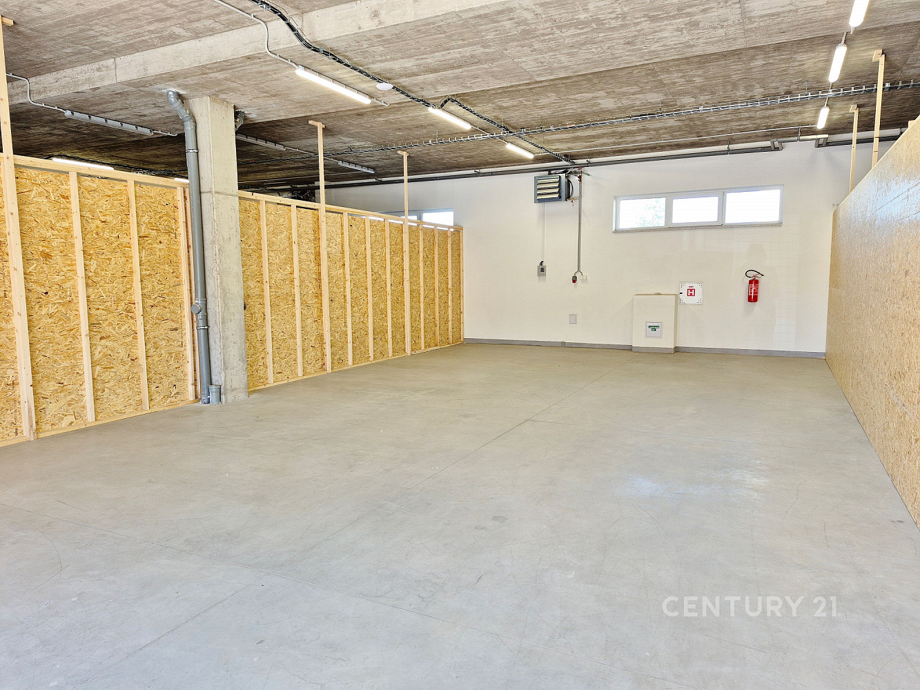 Pronájem skladovacích prostor 102 m²