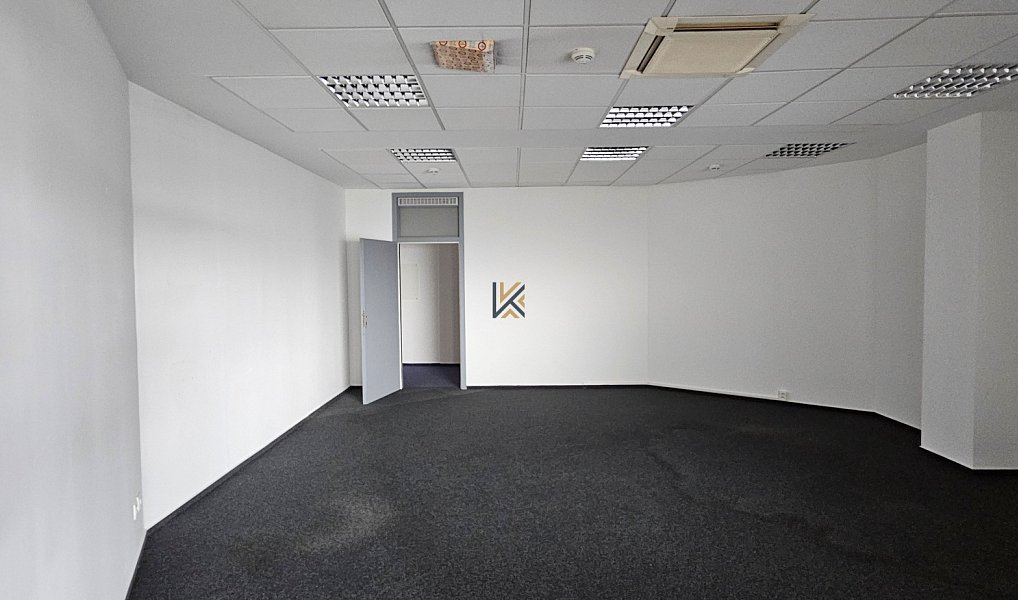 Pronájem kanceláře 555 m², Nupaky – náhled fotky 15