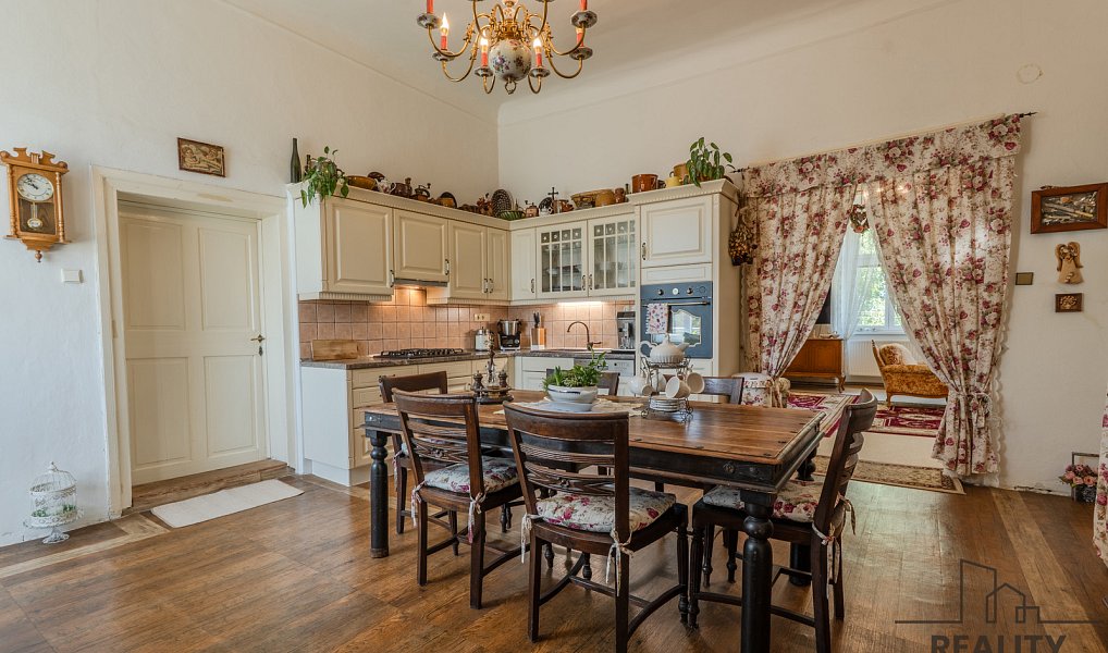 Prodej domu 292 m² s pozemkem 1 719 m², Kučerov – náhled fotky 2