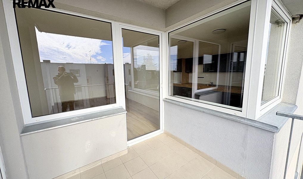 Pronájem bytu 4+kk 84 m², Velký Osek – náhled fotky 9