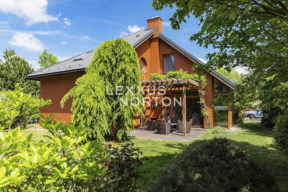 Prodej domu 256 m² s pozemkem 1 194 m²