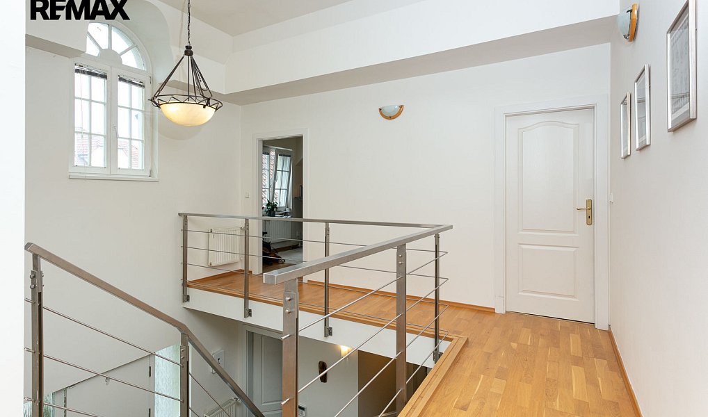 Pronájem domu 302 m² s pozemkem 737 m², Praha – náhled fotky 11