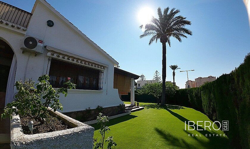 Prodej domu 750 m² s pozemkem 390 m²