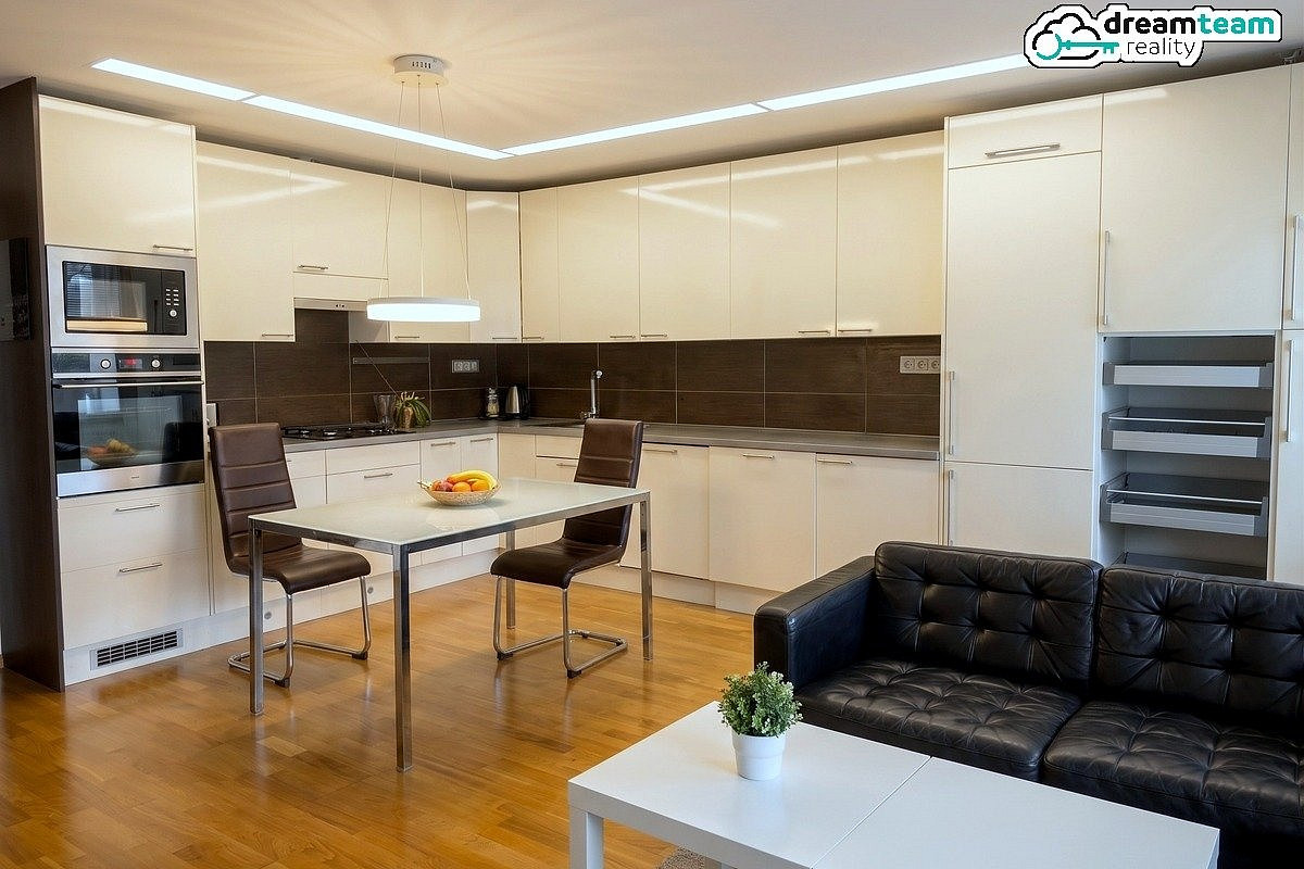 Pronájem bytu 4+kk 75 m²