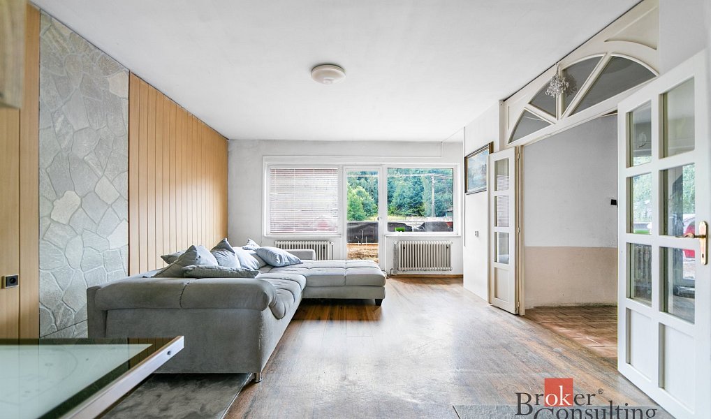 Prodej domu 263 m² s pozemkem 895 m², Mirošov – náhled fotky 2