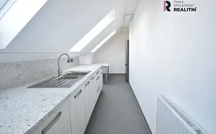 Pronájem bytu 3+1 77 m², Pod Mlýnem, Zlín - Příluky