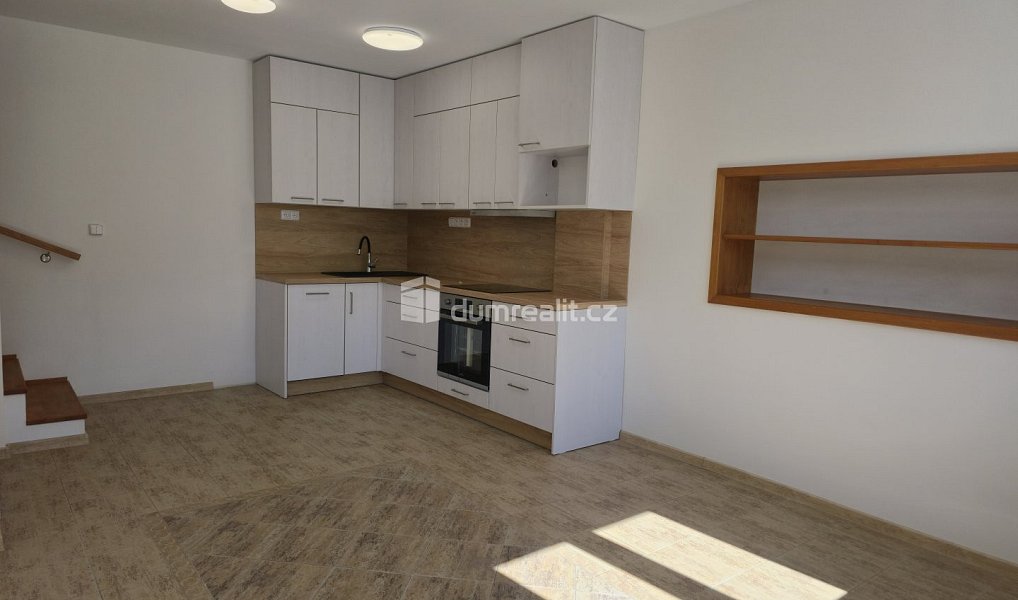 Pronájem bytu 3+kk 74 m², Straky – náhled fotky 2