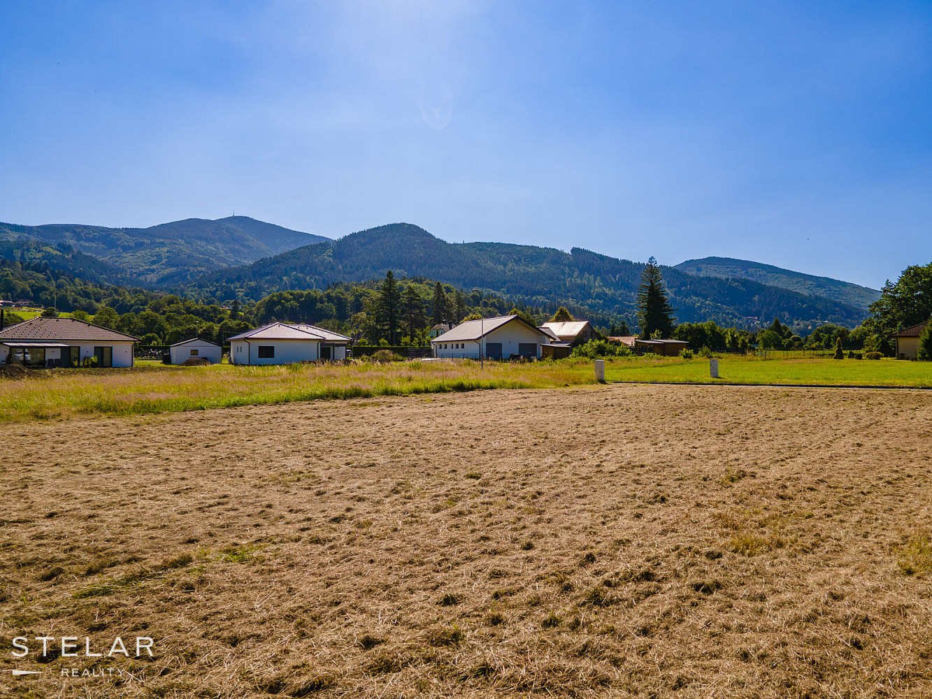 Prodej stavebního pozemku 1 552 m² – fotografie 2