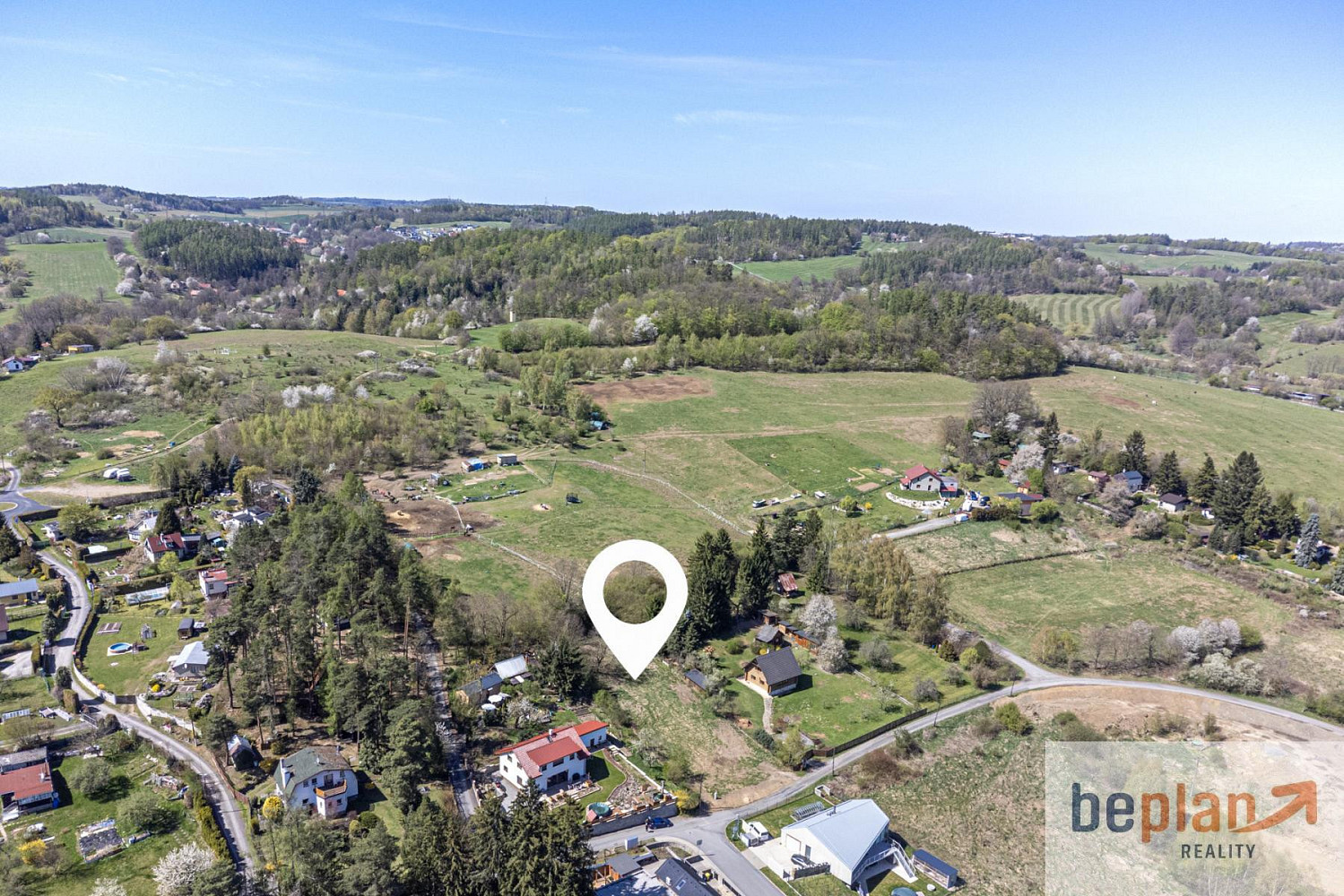 Prodej stavebního pozemku 886 m² – fotografie 3