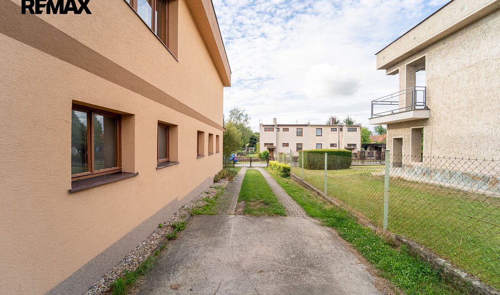 Prodej domu 234 m² s pozemkem 999 m², Týnec nad Labem – náhled fotky 44