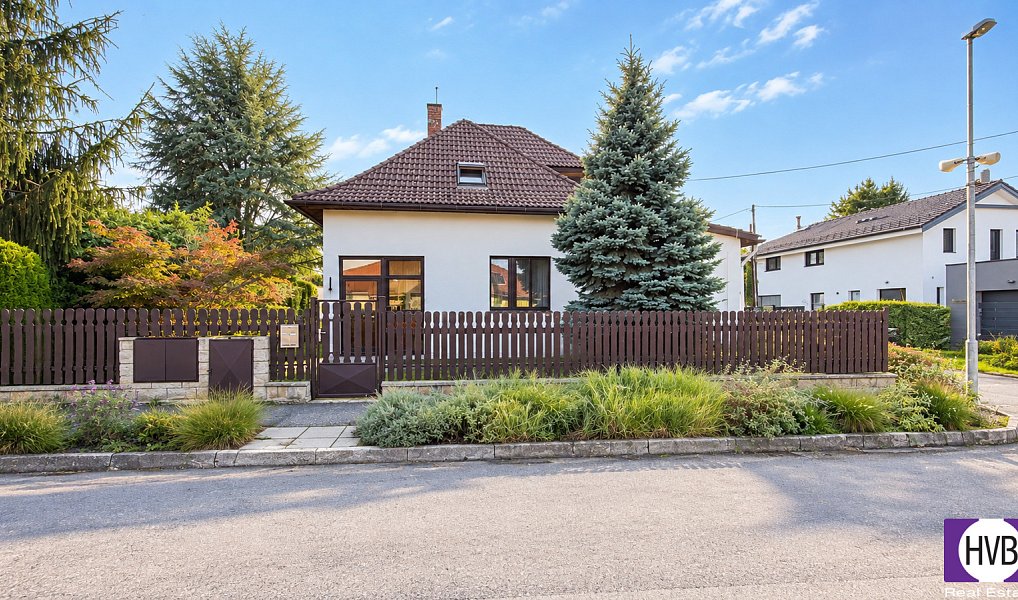 Prodej domu 206 m² s pozemkem 585 m², Úvaly – náhled fotky 2