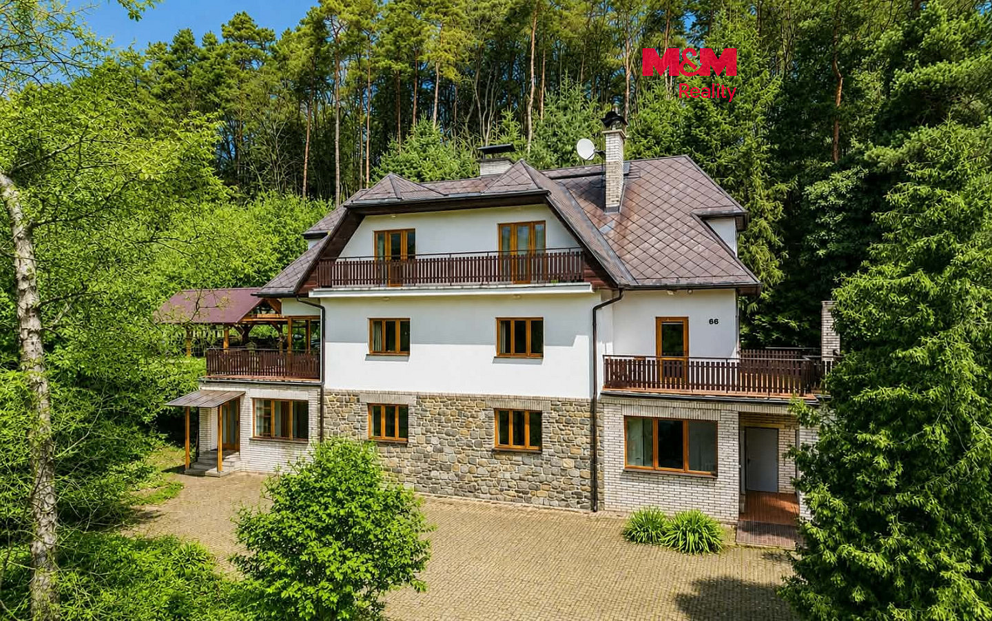 Prodej domu 312 m² s pozemkem 2 428 m²