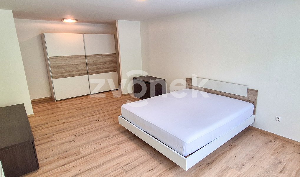 Pronájem domu 270 m² s pozemkem 200 m², Zlín – náhled fotky 14