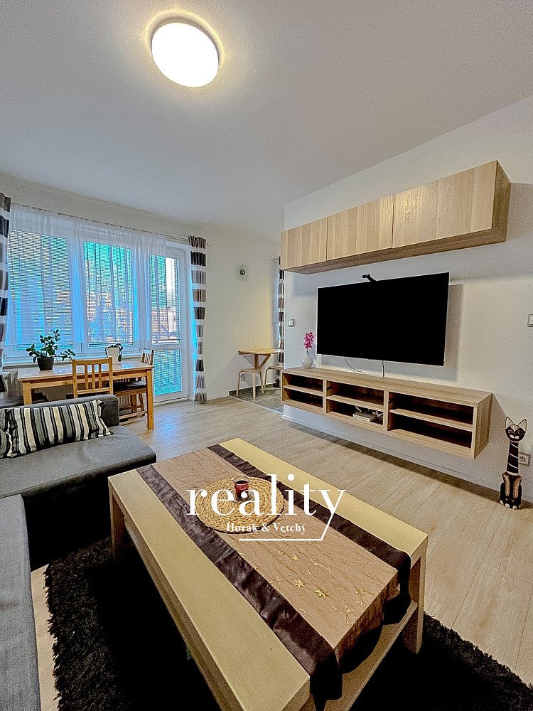 Pronájem bytu 2+1 52 m² – fotografie 3
