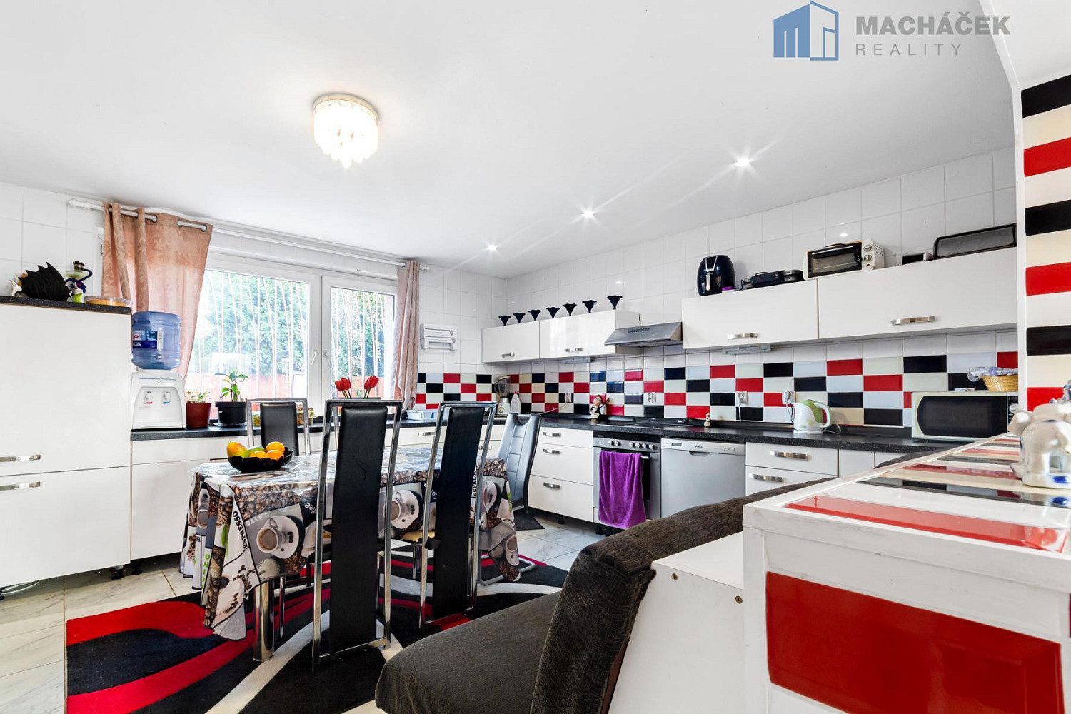 Prodej domu 252 m² s pozemkem 1 468 m² – fotografie 2